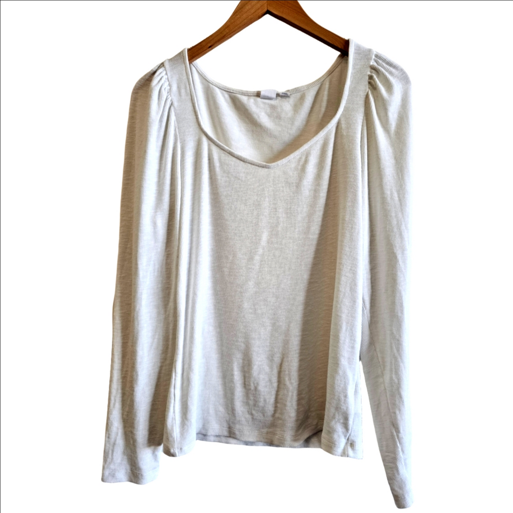 ✨ 3/$20✨ Gap Breezy V-Neck Long Sleeve T-Shirt